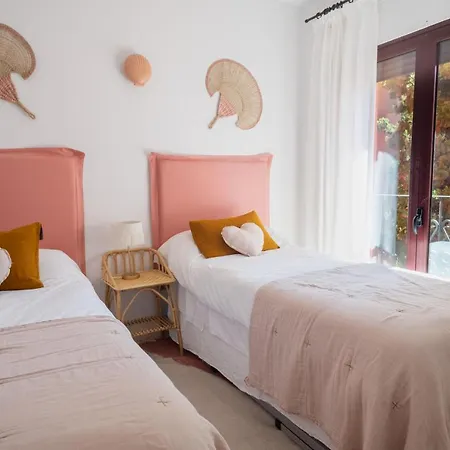 3+1 Bed Apartment, 100m Away From The Lägenhet *